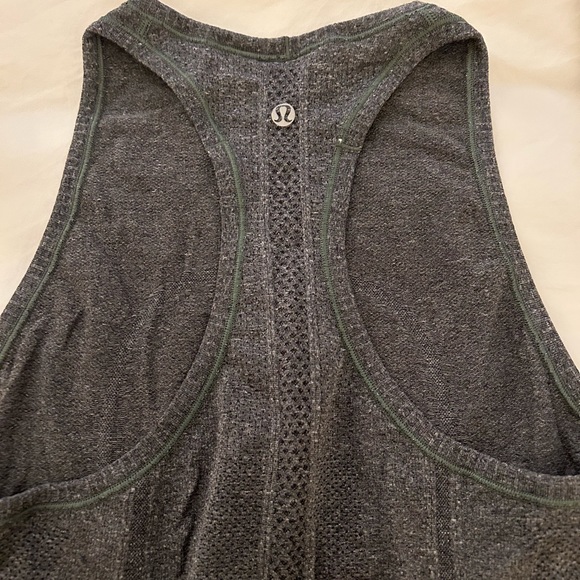 Sleeveless halter neck lulu lemon top grey size 4 - Picture 2 of 3